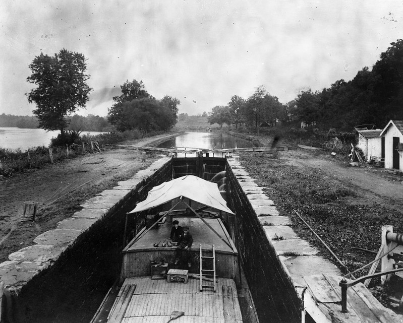 Canal boat in Lock 42